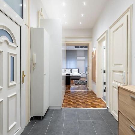 Bold Base Apartment Budapest Luaran gambar