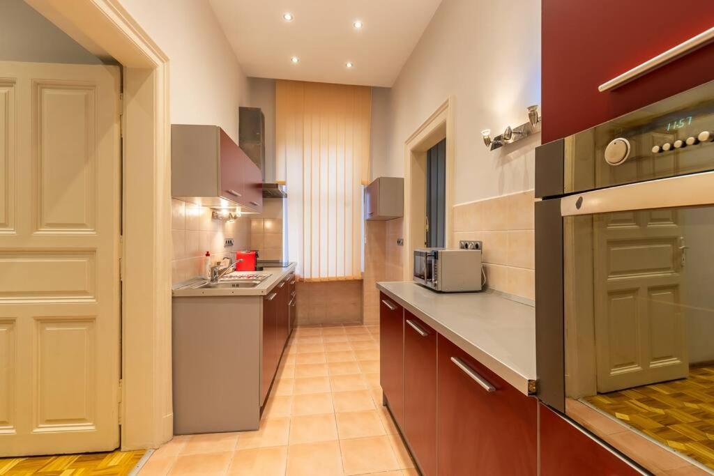 Bold Base Apartment Budapest Luaran gambar