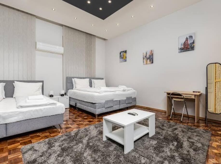 Bold Base Apartment Budapest Luaran gambar