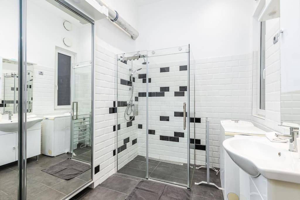 Bold Base Apartment Budapest Luaran gambar