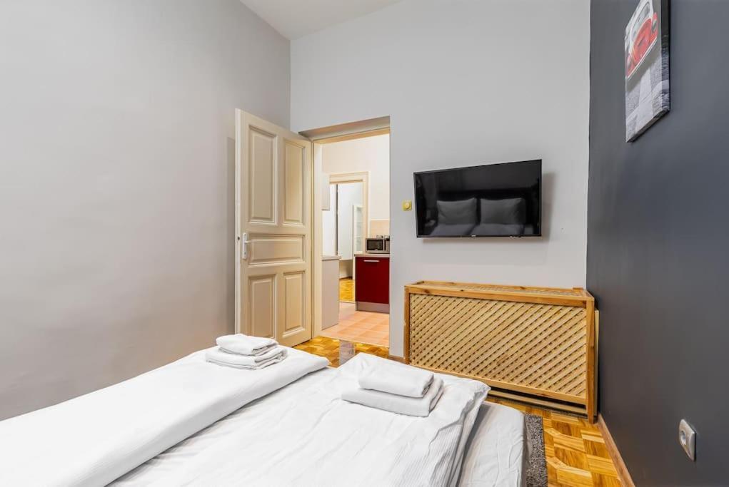 Bold Base Apartment Budapest Luaran gambar