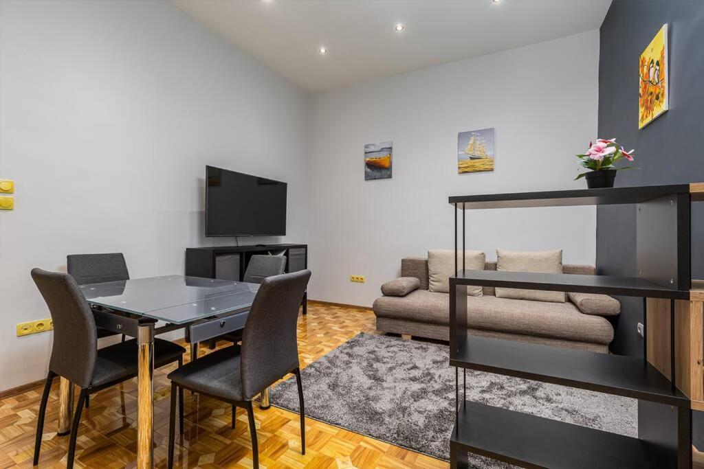 Bold Base Apartment Budapest Luaran gambar
