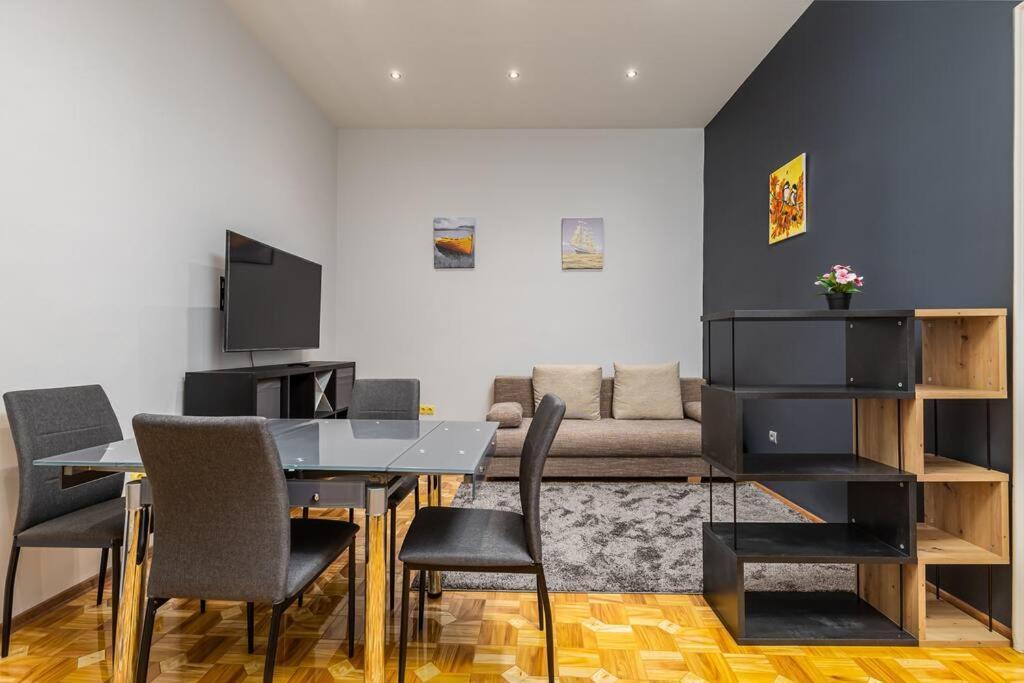 Bold Base Apartment Budapest Luaran gambar